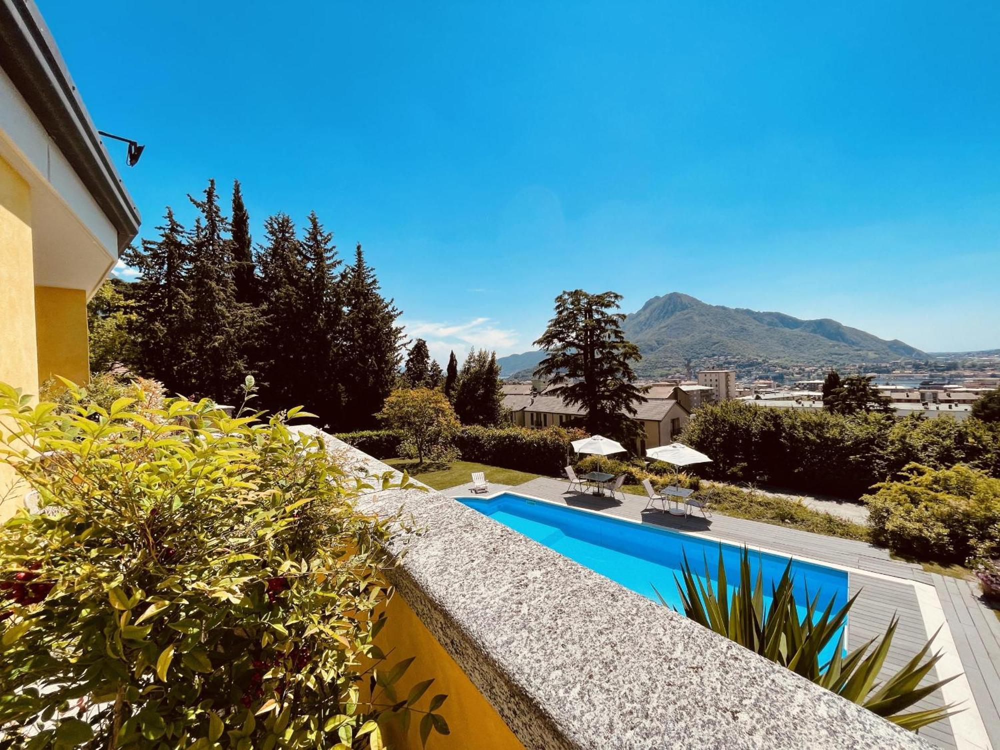 Montebello Леко Стая снимка